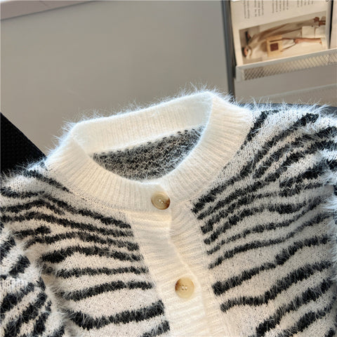 Zebra-stripe Embroidery Soft Cardigan
