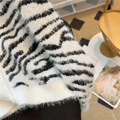 Zebra-stripe Embroidery Soft Cardigan