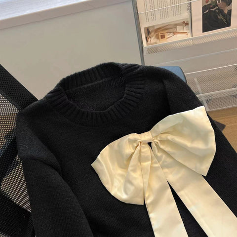 Niche Large Bow-tie Black Sweater