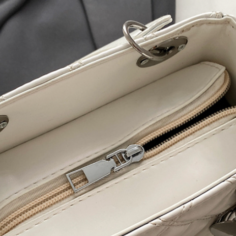 Lozenge Stitching Crossbody Bag