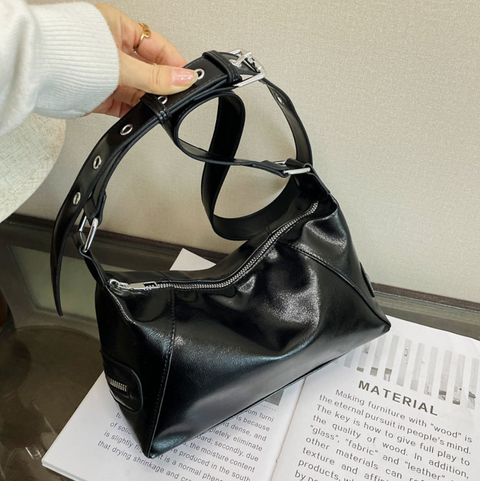 Niche Design Zipped Crossbody Bag