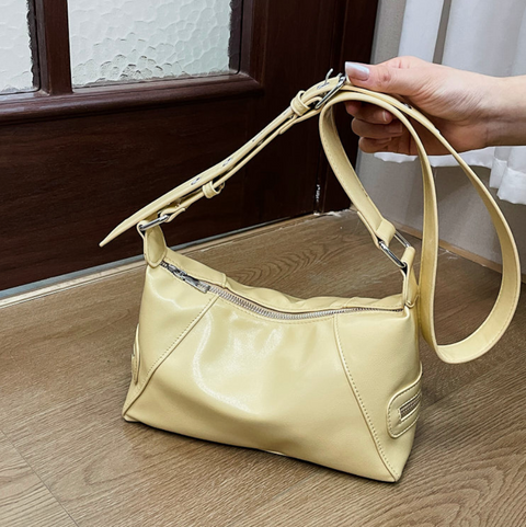 Niche Design Zipped Crossbody Bag