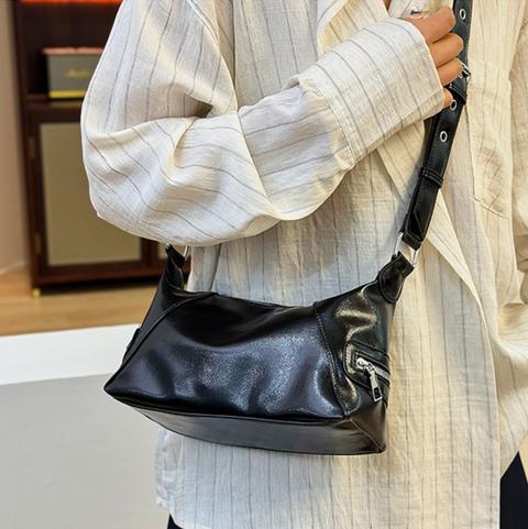 Niche Design Zipped Crossbody Bag