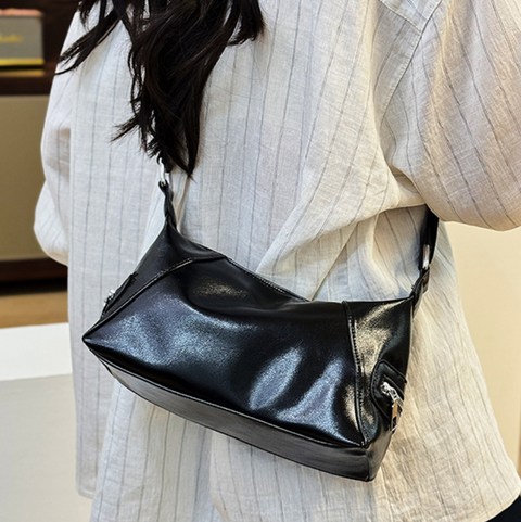 Niche Design Zipped Crossbody Bag