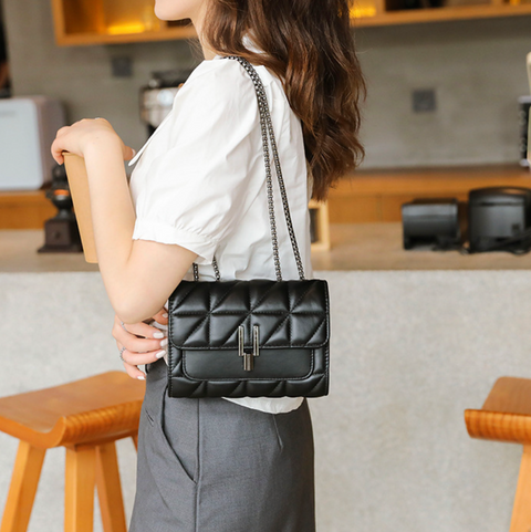 Y Buckle Lattice Stitching Chain Bag