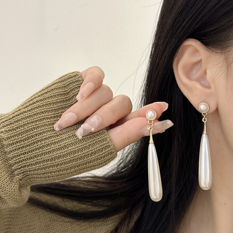 Courtly Teardrop Baroque Pearls Earrings