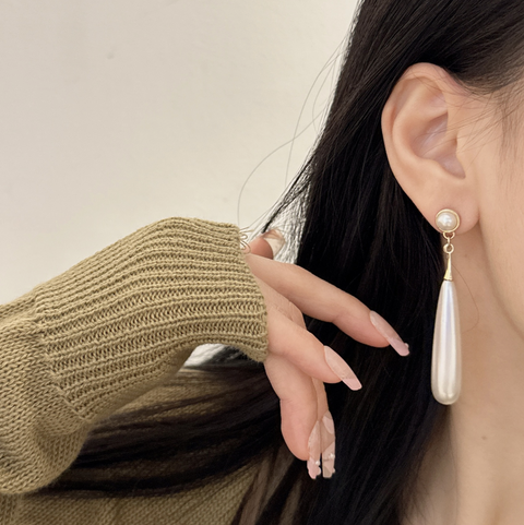 Courtly Teardrop Baroque Pearls Earrings
