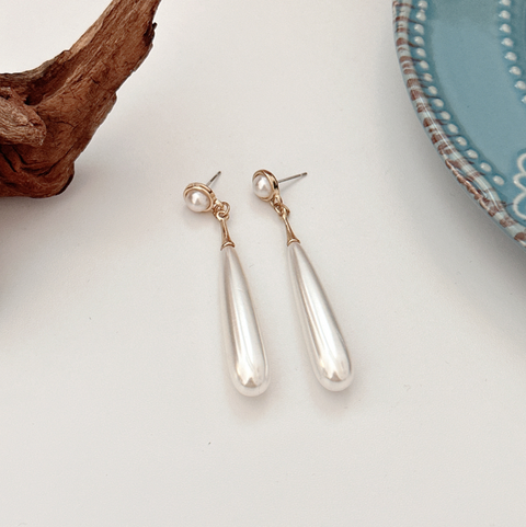 Courtly Teardrop Baroque Pearls Earrings