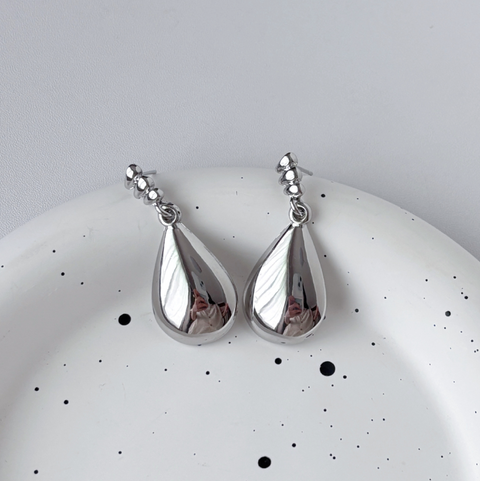 Silver Glossy Teardrop Stud Earrings