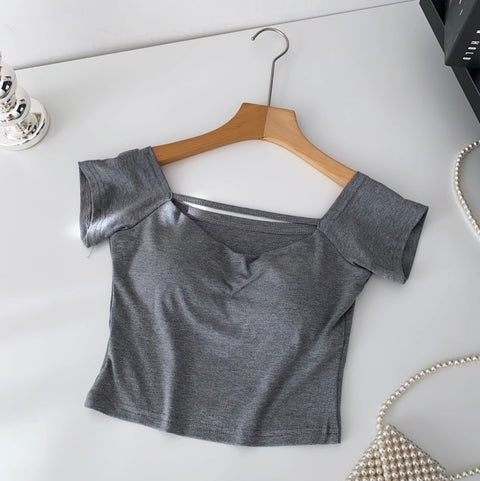 Simple Design Midriff-baring T-shirt