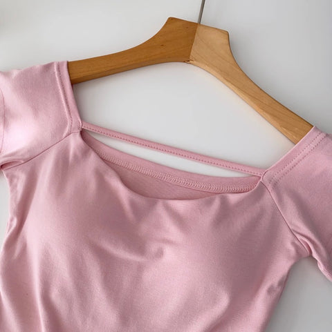 Simple Design Midriff-baring T-shirt