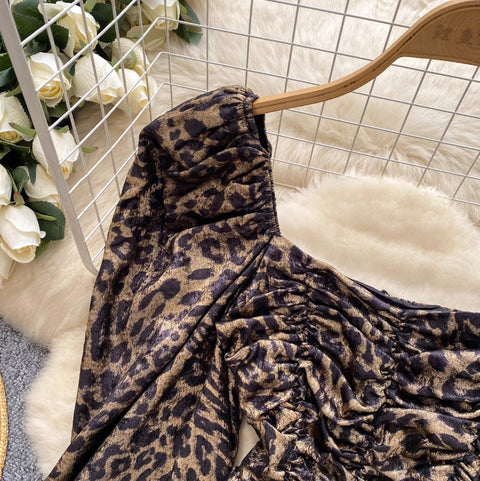 Leopard Printed Puffy Sleeve Top