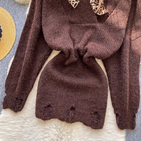 Waist-slimming Sweater Dress with Scarf