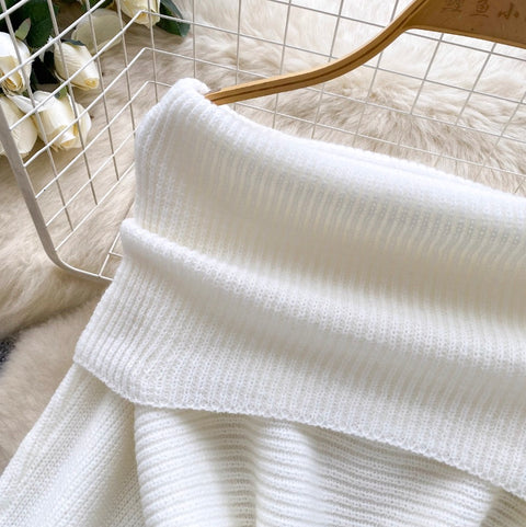 Off-shoulder Fringed Sweater with Belt