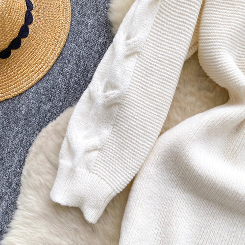 Hip-wrapping Twisted Knit Dress