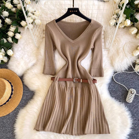 Niche Knitted Pleat Dress with Belt