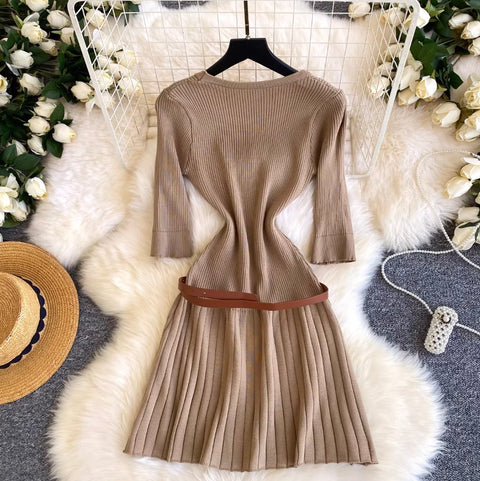 Niche Knitted Pleat Dress with Belt