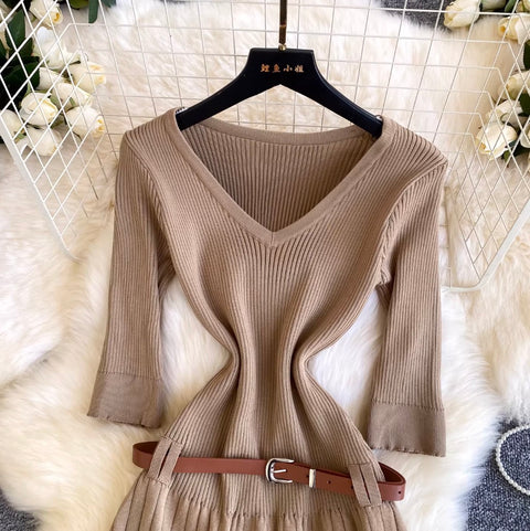 Niche Knitted Pleat Dress with Belt