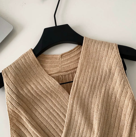 Cross V-neck Sleeveless Knitwear