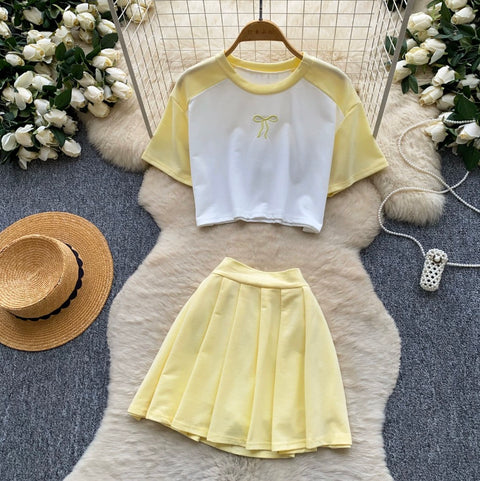 Cute T-shirt & Pleated Skirt 2Pcs