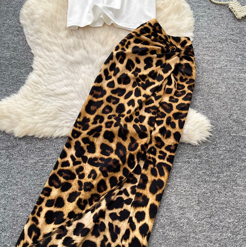 Chic T-shirt & Leopard Print Skirt 2Pcs