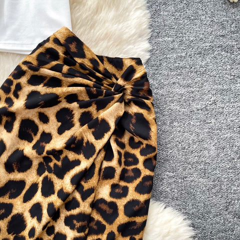 Chic T-shirt & Leopard Print Skirt 2Pcs