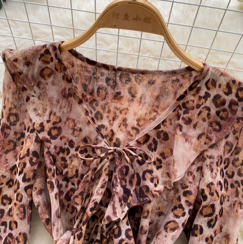 Knotted V-neck Leopard Print Top