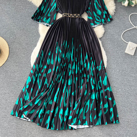 Loose-fit Color Blocking Pleated Dress