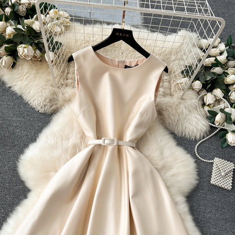 Courtly Sleeveless Solid Color Dress