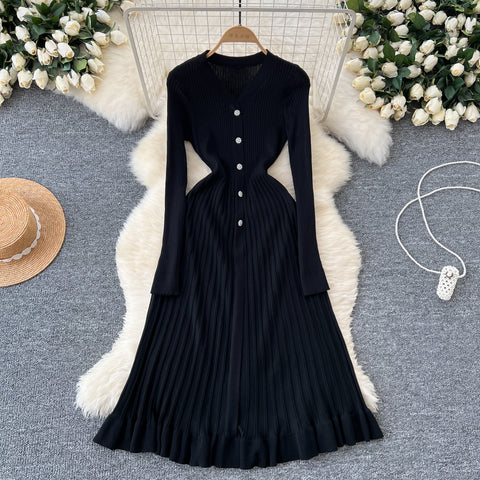 Delicate V-neck Pleated Knitted Dress