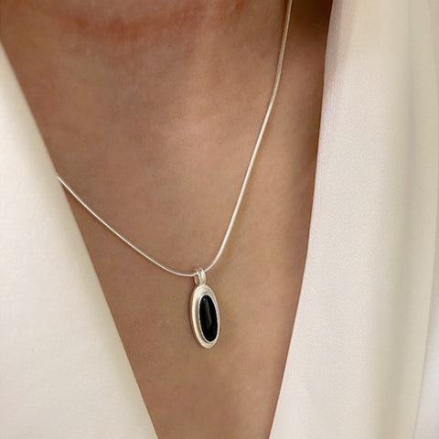Simple Oval Black Onyx White Shell Necklace