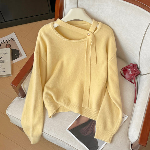 Simple Design Sweater with Ribbon