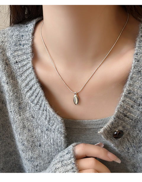 Simple Oval Black Onyx White Shell Necklace
