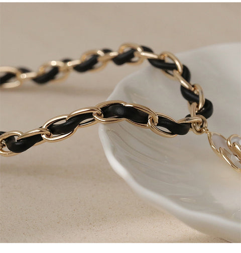 Camellia Metal Clasp Necklace