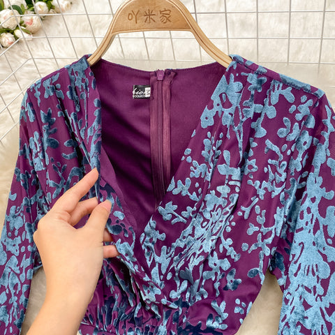 Bronzing Print V-neck Dress